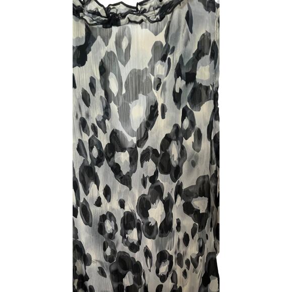 CHARLOTTE RUSSE SLEEVELESS RUFFLED V-NECK BLOUSE, WOMENS, L-BLACK & GREY LEOPARD - Picture 6 of 9